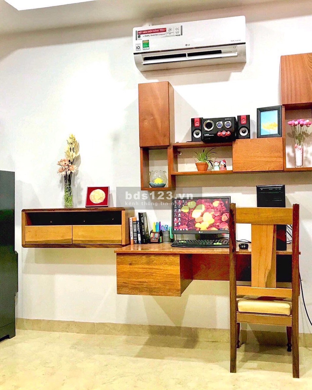 Phòng full nội thất , có sẵn vào ở ngay .