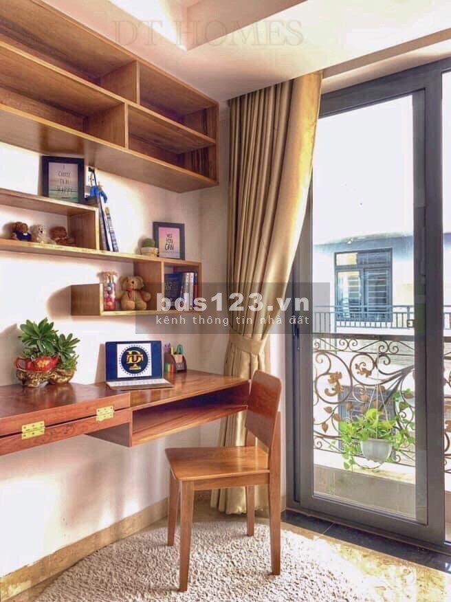 Phòng full nội thất , có sẵn vào ở ngay .