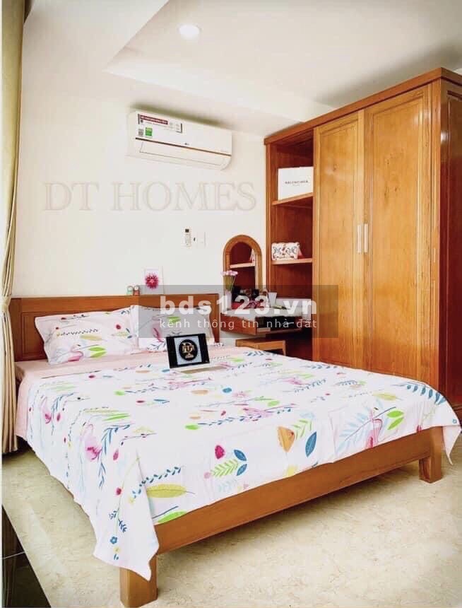 Phòng full nội thất , có sẵn vào ở ngay .