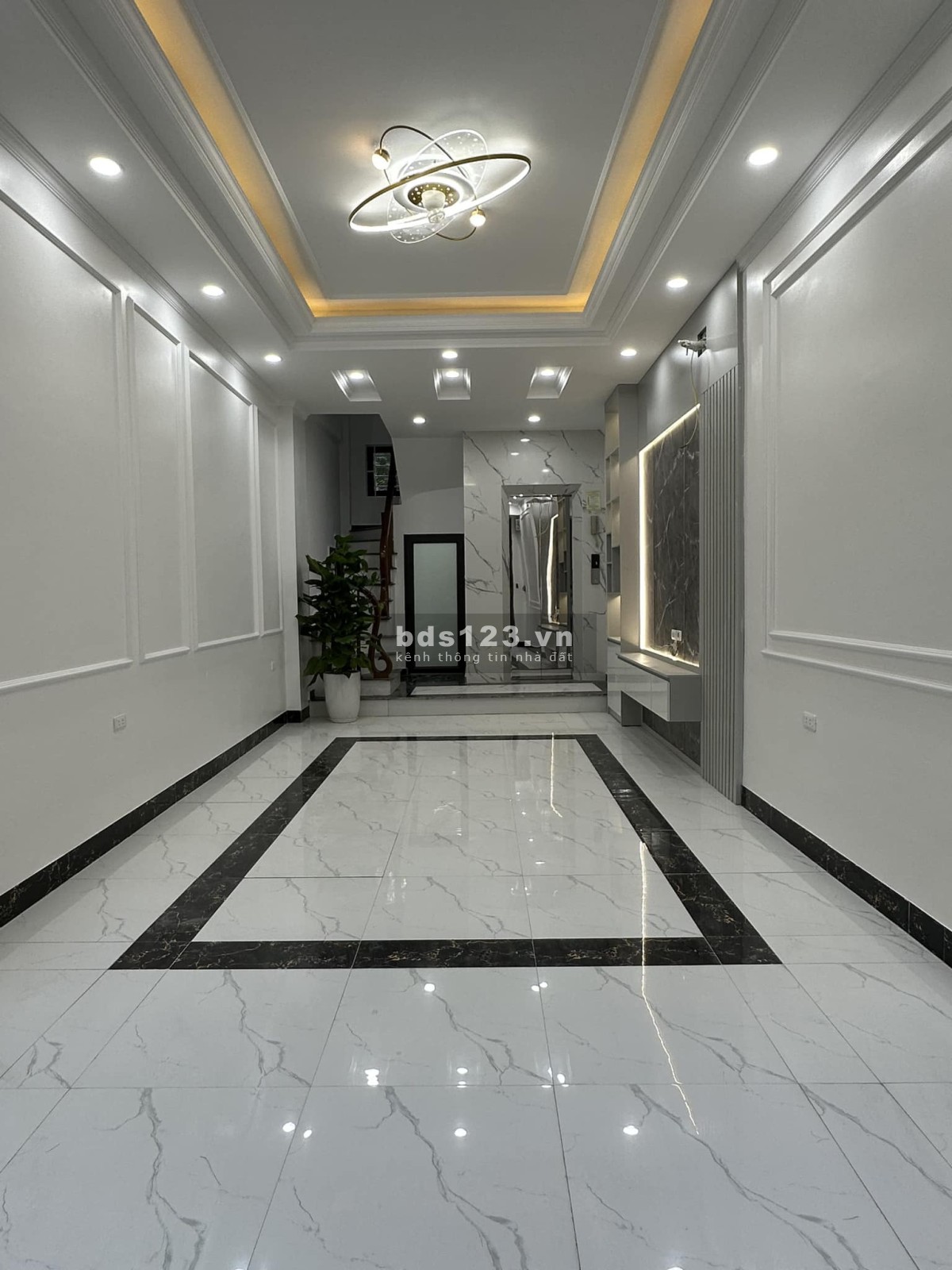 Bán nhà riêng, nhà đẹp, thang máy, gara ô tô, ngõ thông, hàng xóm KĐT Mỗ Lao