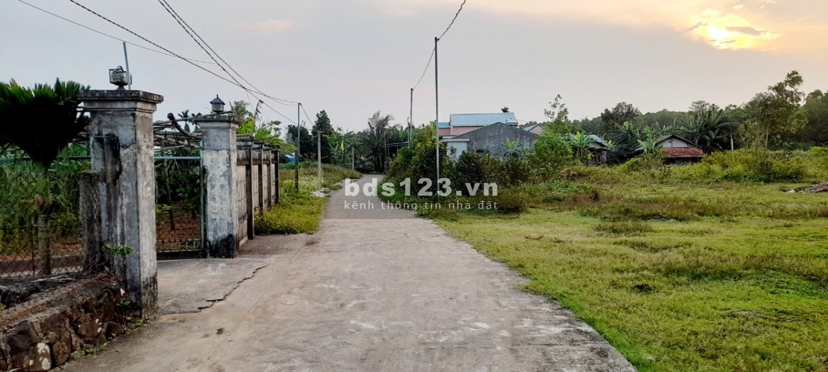 Bán đất thổ cư gần biển giá tốt - Thích hợp đầu tư hoặc ở