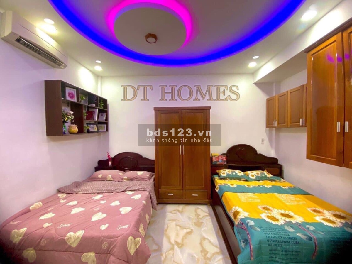 Phòng full nội thất , có sẵn vào ở ngay .