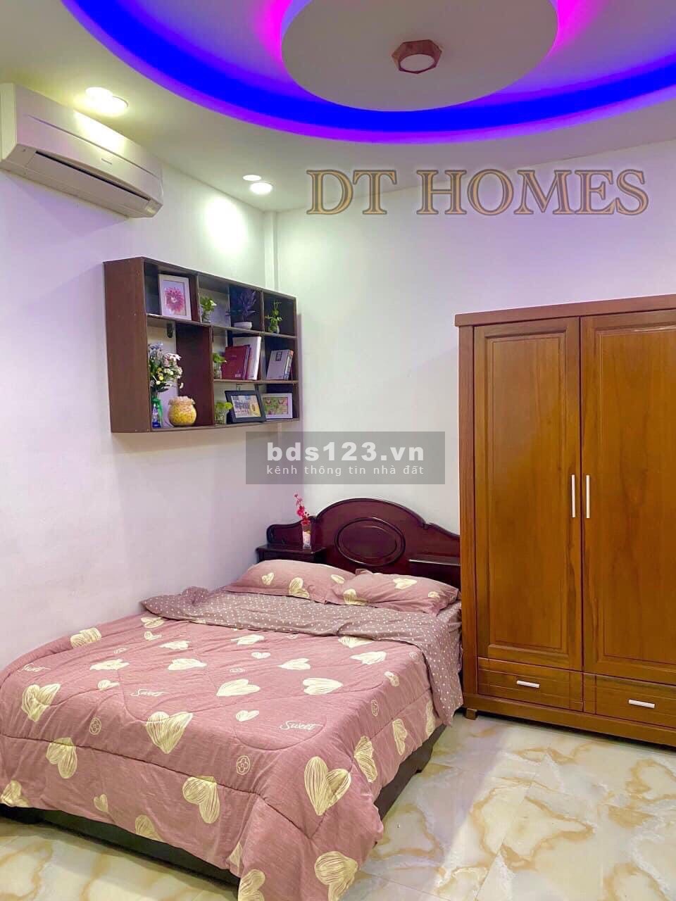 Phòng full nội thất , có sẵn vào ở ngay .