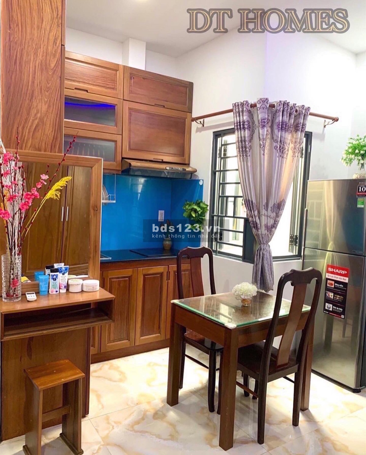 Phòng full nội thất , có sẵn vào ở ngay .