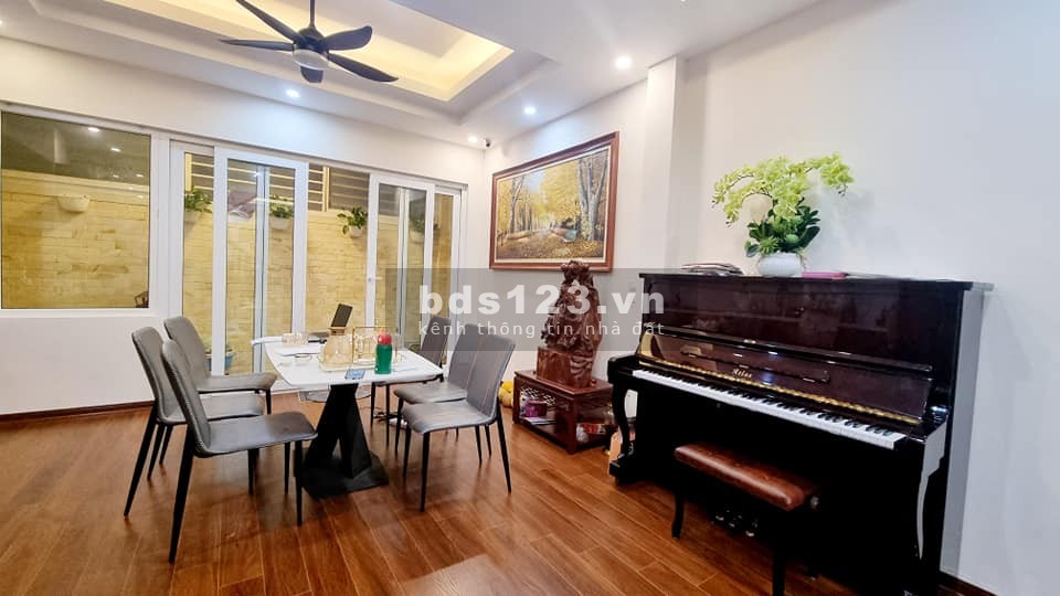 Nhà đẹp mặt phố Dương Đình Nghệ Cầu Giấy trường học tiện ích bãi xe, 55m2x4T, MT 6m, 6.5tỷ
