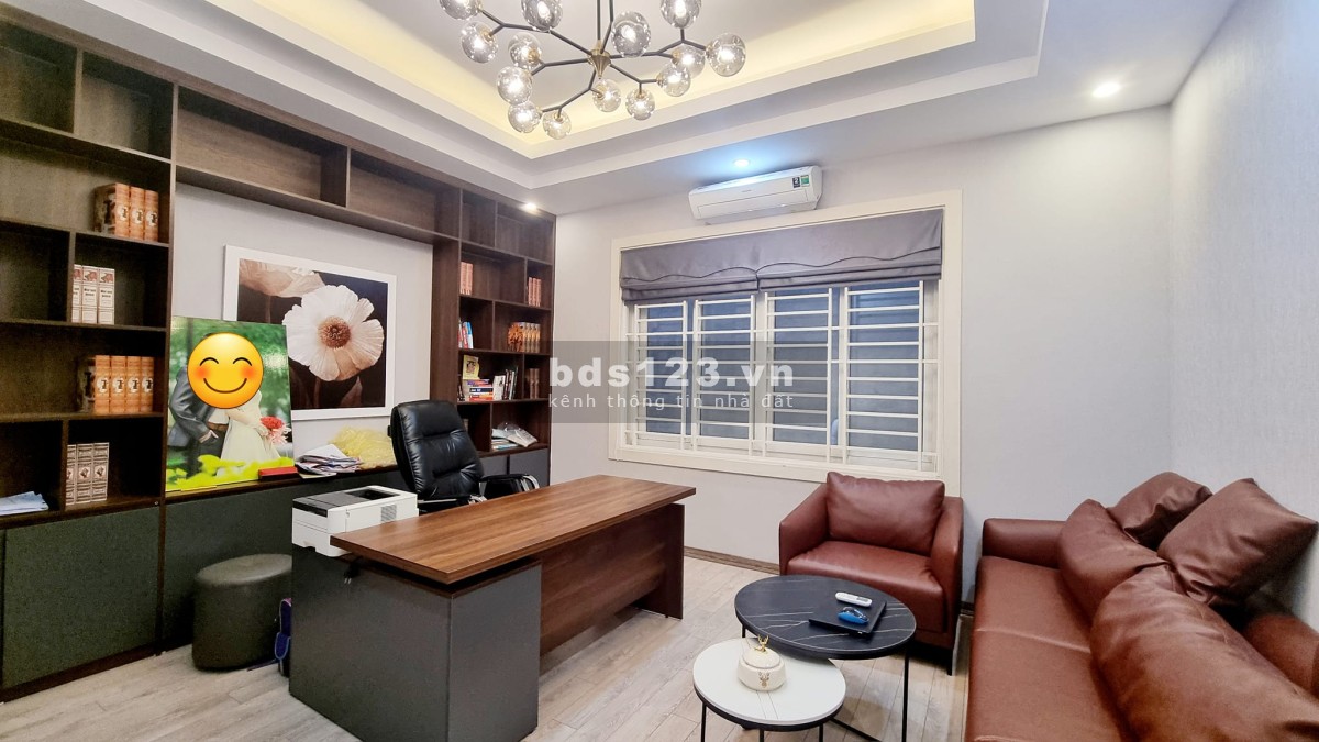 Nhà đẹp mặt phố Dương Đình Nghệ Cầu Giấy trường học tiện ích bãi xe, 55m2x4T, MT 6m, 6.5tỷ