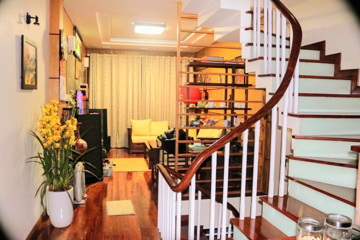 Nhà full nội thất về ở ngay phố Trung Kính. 53m2. 5 tầng full nội thất. Oto vào tận nhà