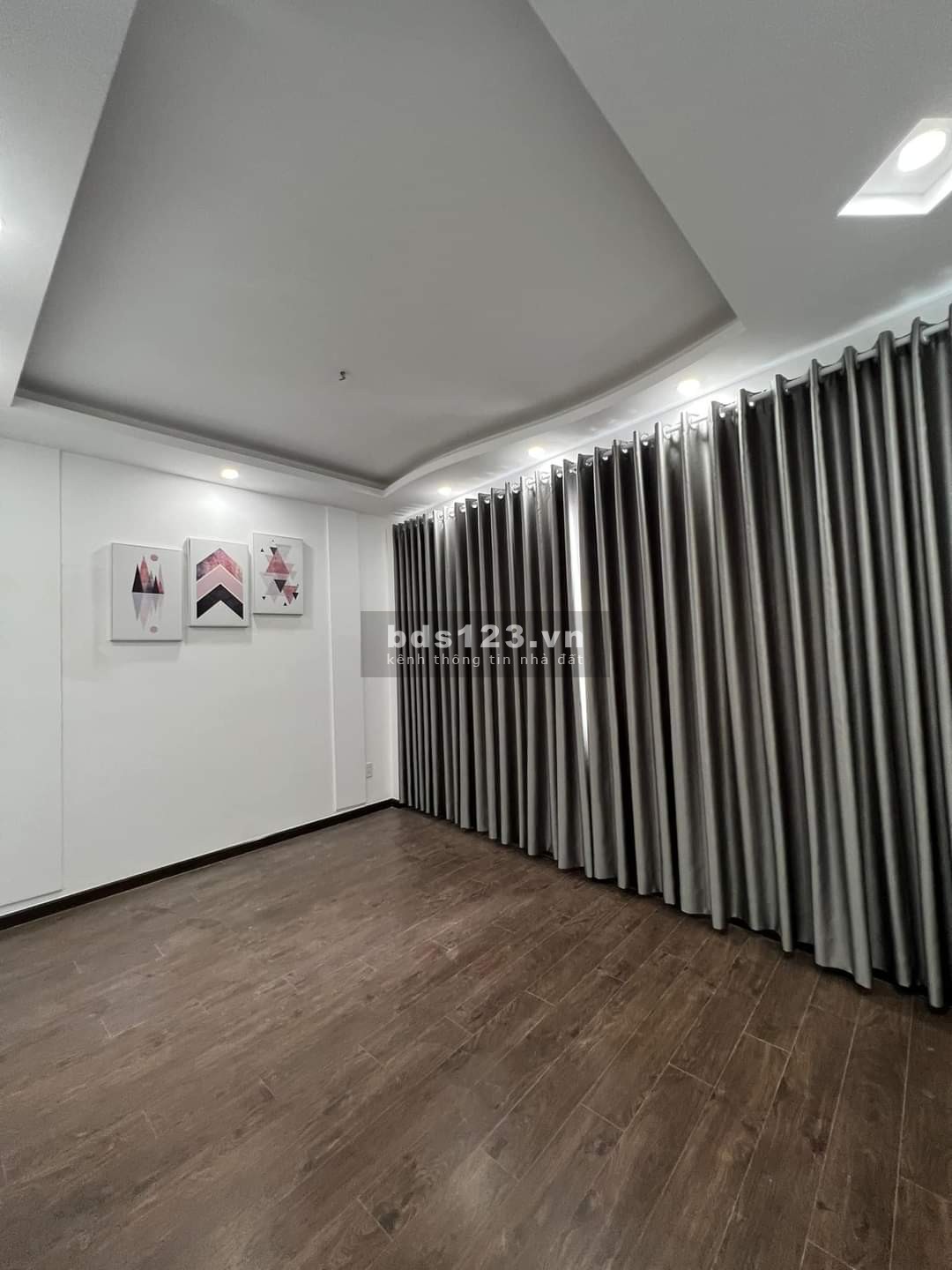 NHÀ RẤT ĐẸP - 5 TẦNG - XE HƠI VÀO NHÀ - NGAY NGÃ TƯ PHÚ NHUẬN.