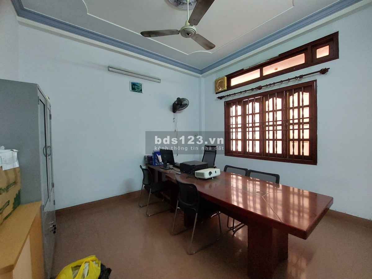 Cho thuê văn phòng triệt 90m2 quận Tân Bình, lầu 1 dt 90m2