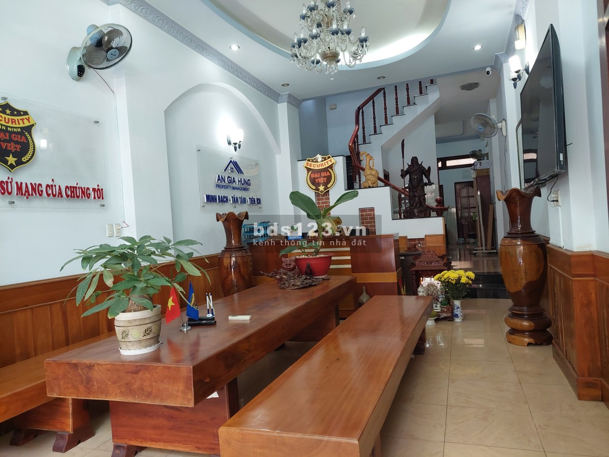 Cho thuê văn phòng triệt 90m2 quận Tân Bình, lầu 1 dt 90m2