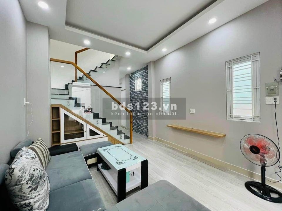 Nhà mới ở ngay, full nội thất, giá bán nhanh 5.x tỷ