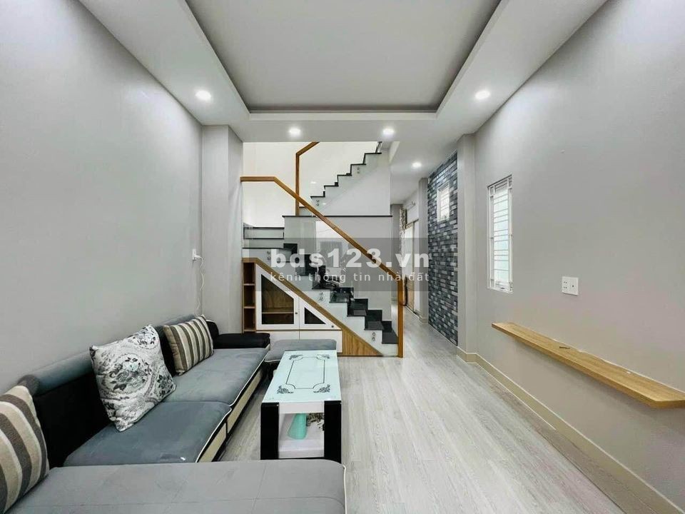 Nhà mới ở ngay, full nội thất, giá bán nhanh 5.x tỷ