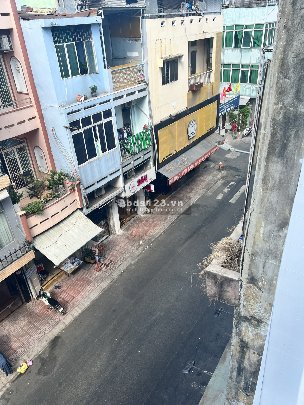 Cho thuê mặt bằng lầu 1 & lầu 3 mặt tiền 18 Bàn Cờ Q3 tiện KD online