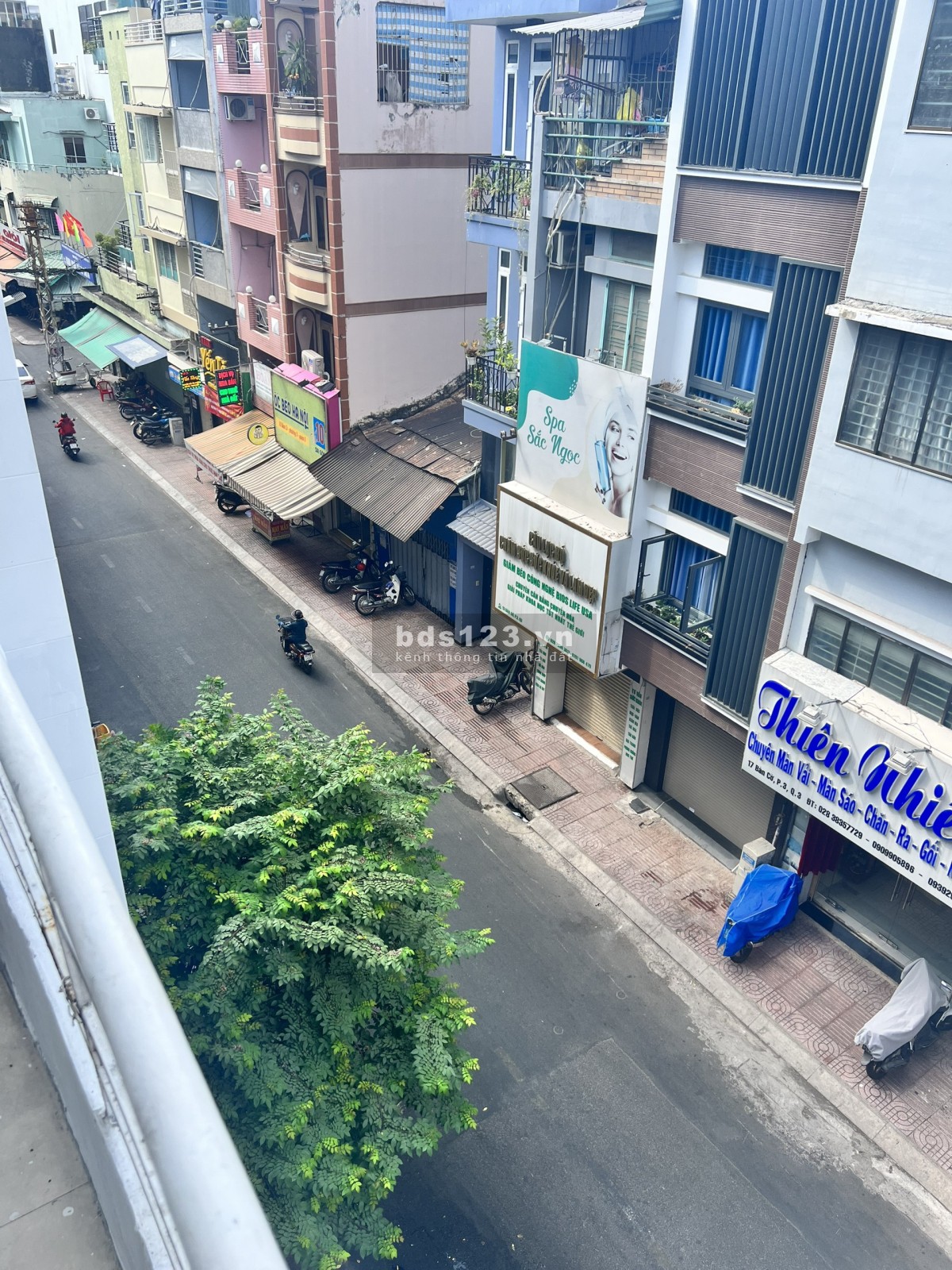 Cho thuê mặt bằng lầu 1 & lầu 3 mặt tiền 18 Bàn Cờ Q3 tiện KD online