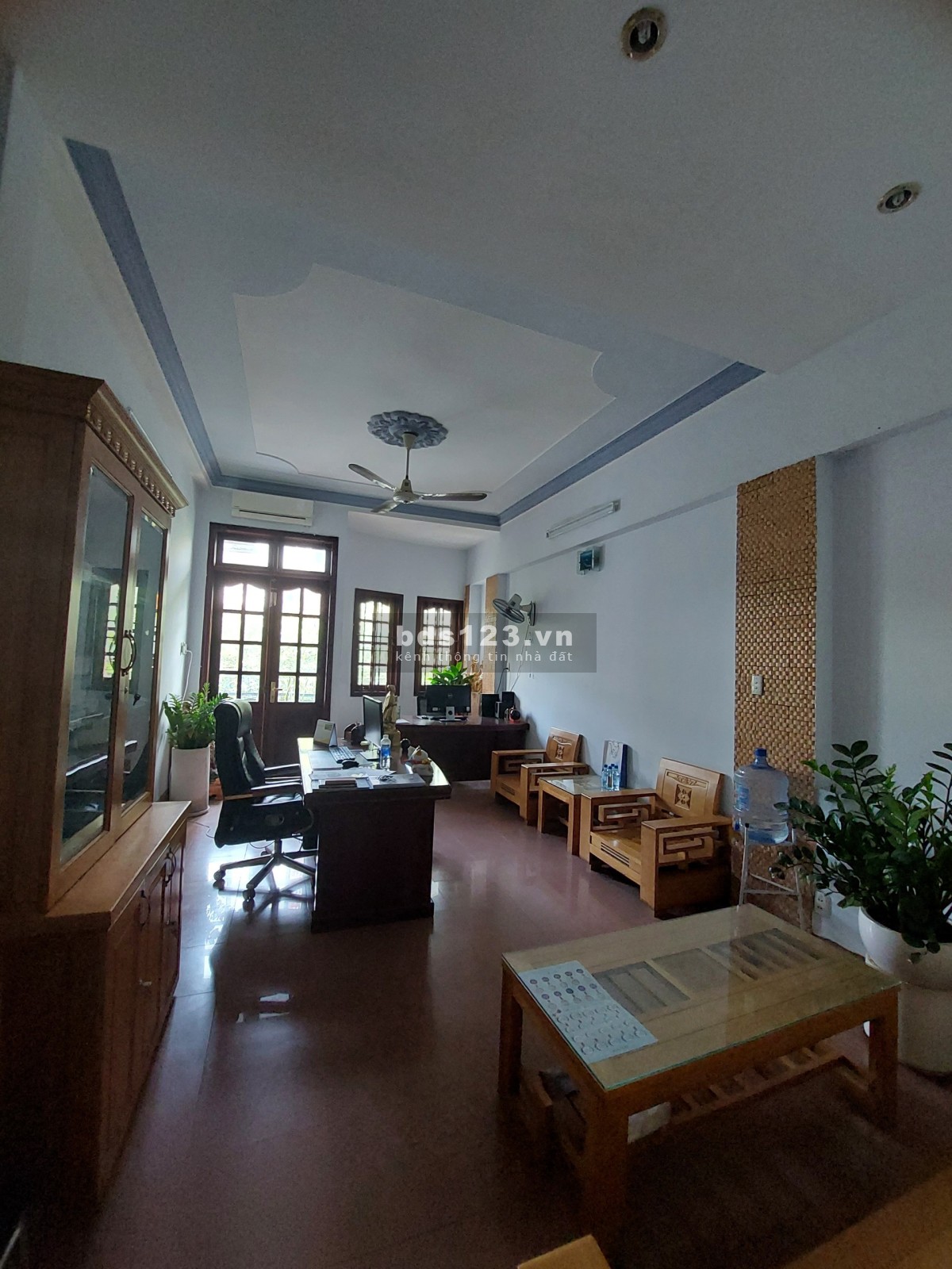 Cho thuê văn phòng triệt 90m2 quận Tân Bình, lầu 1 dt 90m2
