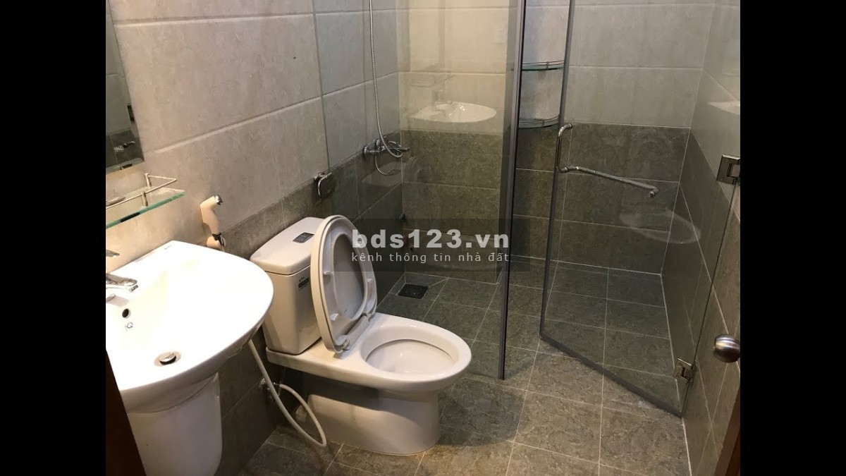 Bán một ngôi nhà phân lô tại phường Dịch Vọng 12 tỷ 52m2, an ninh dân trí tốt, có gara ô tô