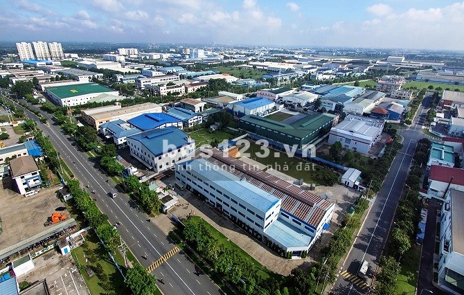 Trả nợ ngân hàng bán lô đất gấp 300m cùng 16 phòng trọ ngay chợ, sát KCN Việt - Sing