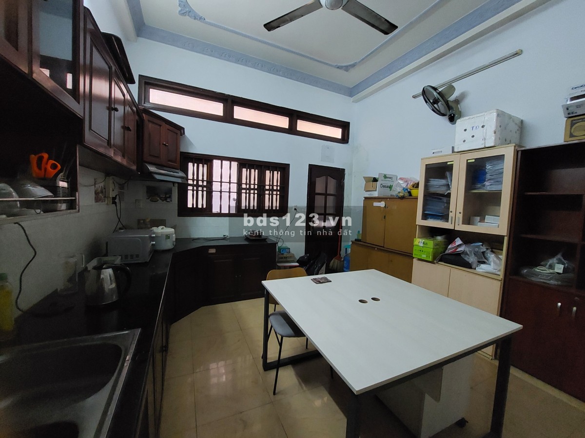 Cho thuê văn phòng triệt 90m2 quận Tân Bình, lầu 1 dt 90m2
