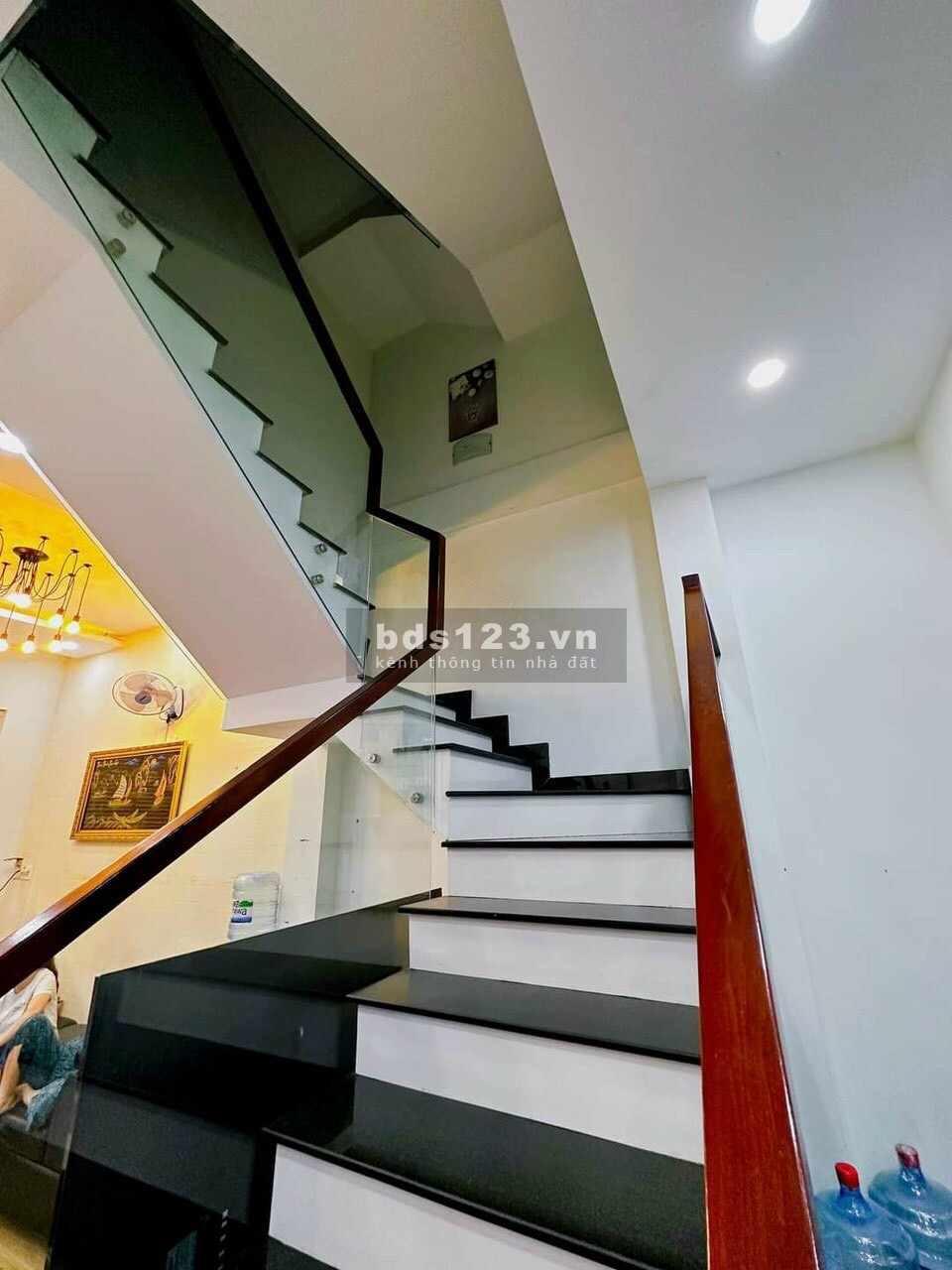 Bán nhà đất mặt phố 1 trệt 2 lầu 120m2 quy hoạch sửa nhà làm nhà 75m2 nhà mặt đường ôto19m