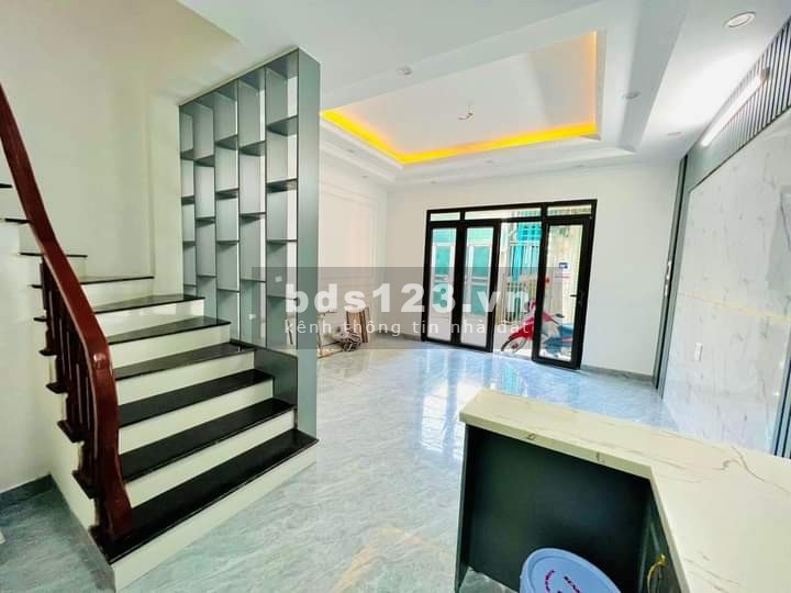 Bán nhà riêng đường Nguyễn văn Cừ, Gia Thụy, kinh doanh sầm uất, cho thuê dòng tiền, chỉ hơn 6 tỷ