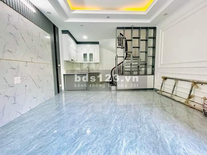 Bán nhà riêng đường Nguyễn văn Cừ, Gia Thụy, kinh doanh sầm uất, cho thuê dòng tiền, chỉ hơn 6 tỷ