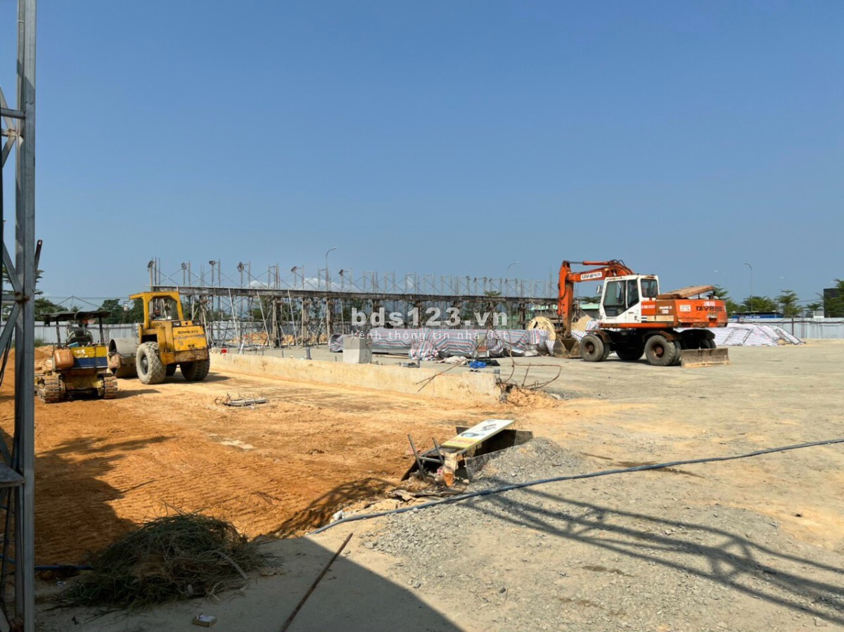 Đất nền có sổ - Công chứng ngay - Mặt tiền QL1A - Cạnh siêu thị Big C - Cạnh bệnh viện lớn khu vực