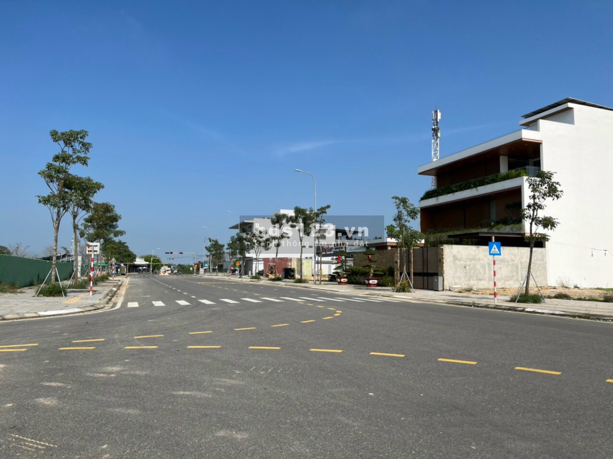Đất nền có sổ - Công chứng ngay - Mặt tiền QL1A - Cạnh siêu thị Big C - Cạnh bệnh viện lớn khu vực
