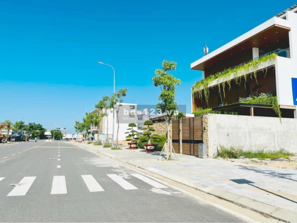 Đất nền có sổ - Công chứng ngay - Mặt tiền QL1A - Cạnh siêu thị Big C - Cạnh bệnh viện lớn khu vực