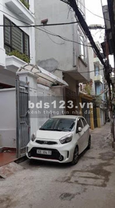 Bán nhà dân xây với diện tích rộng, ngõ ba gác, vào ở ngay