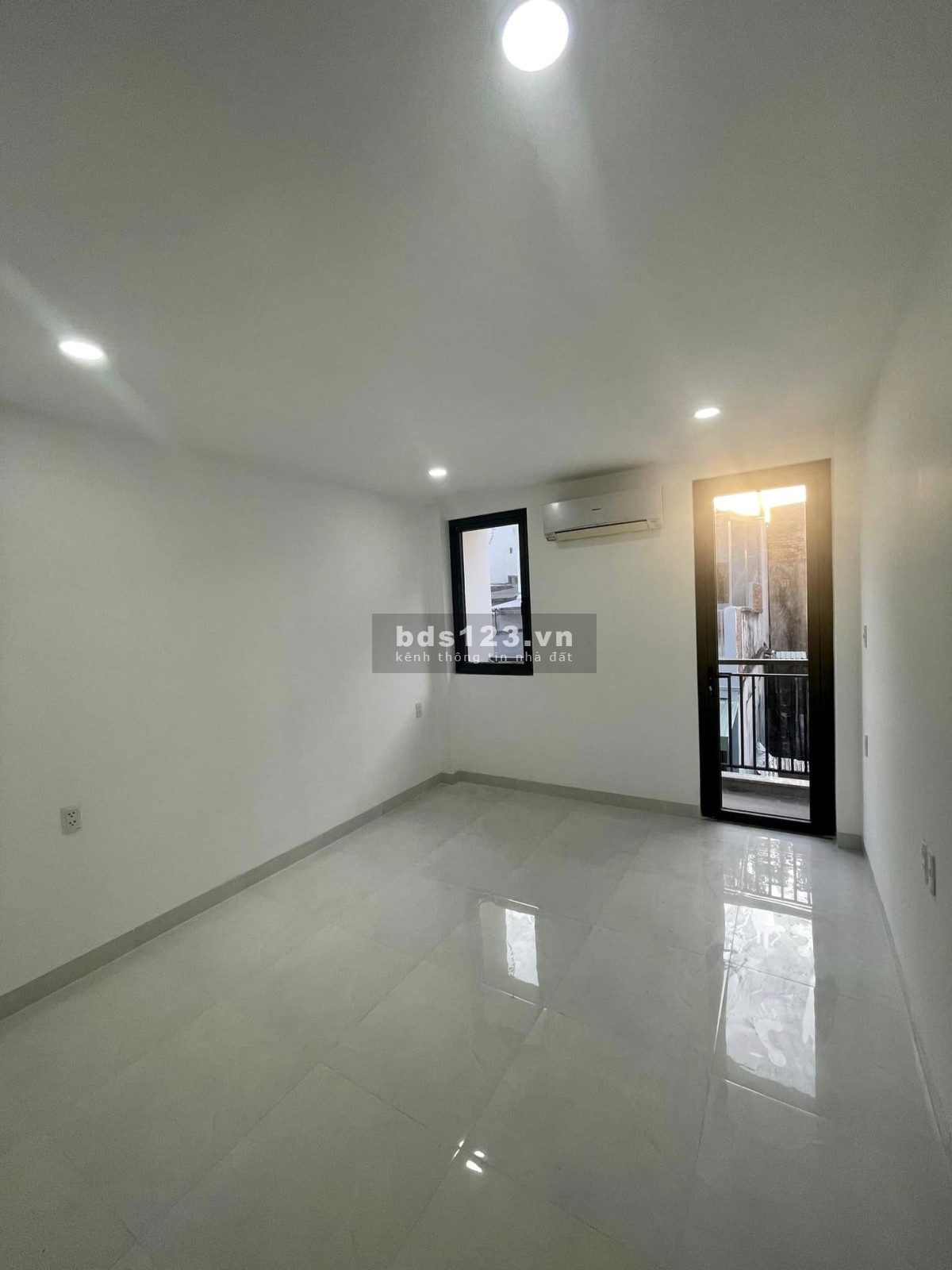 Chủ gấp bán nhà đẹp hẻm 3m sạch sẽ, 10m ra mt Ngô Quyền, q10, 4 tầng, 45m2, 9.5 tỷ, hiếm.