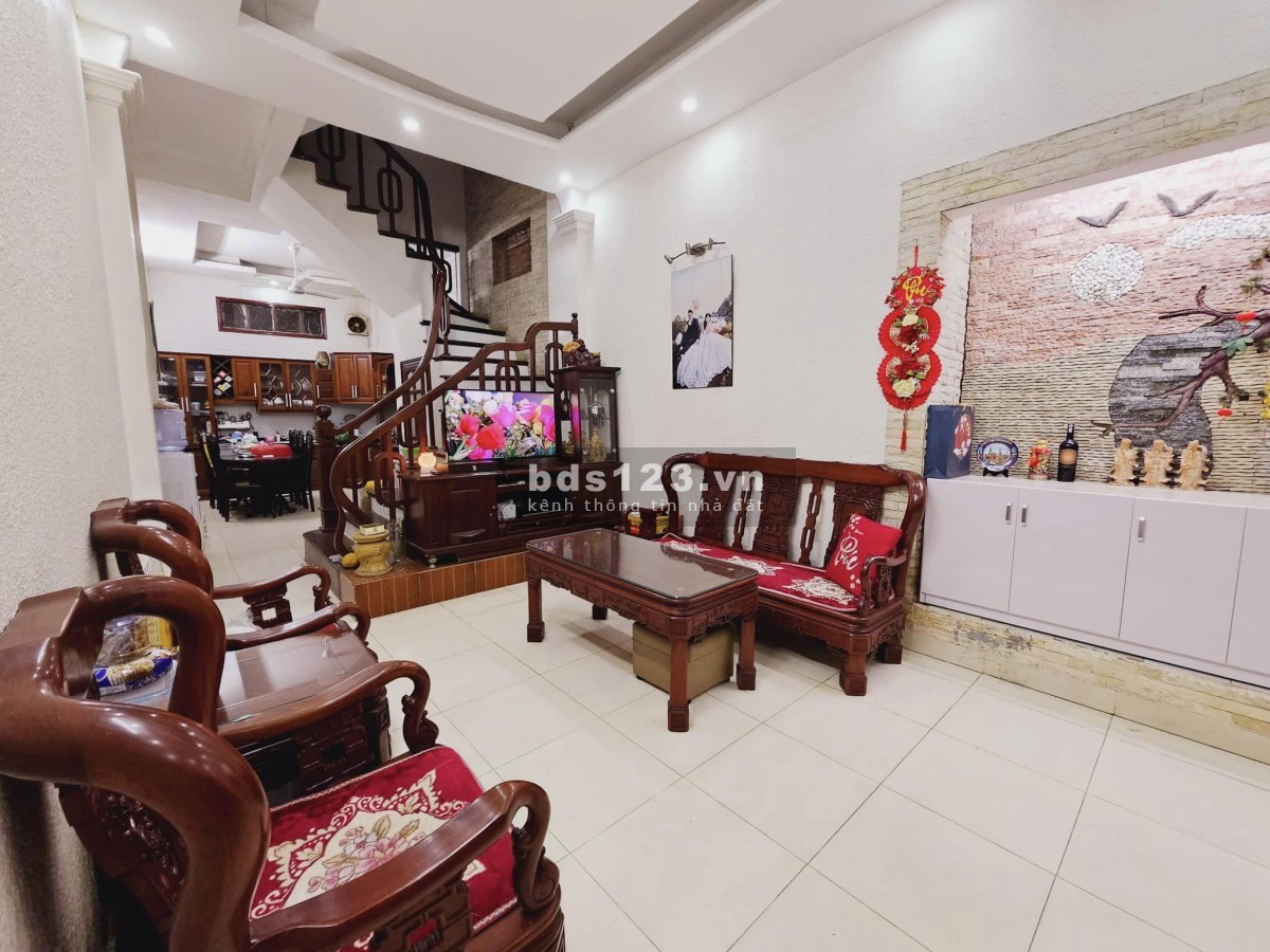 Bán nhà, Chùa Láng 80m2, 4 tầng, ngõ 3 gác tránh, giá nhỉnh 6 TỶ