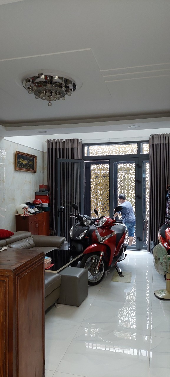 Cần bán gấp Nguyễn Công Hoan, xe hơi ngủ trong nhà, 4 tầng, 6 phòng, 6 wc, ngang 5, dài 12, sổ hồng