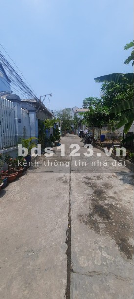 Bán đất được xây 2, 3 lầu, hẻm trước nhà 4m ngang. Cách Đỗ Xuân Hợp 200m, quận 9, nhỉnh 40 triệu/m2