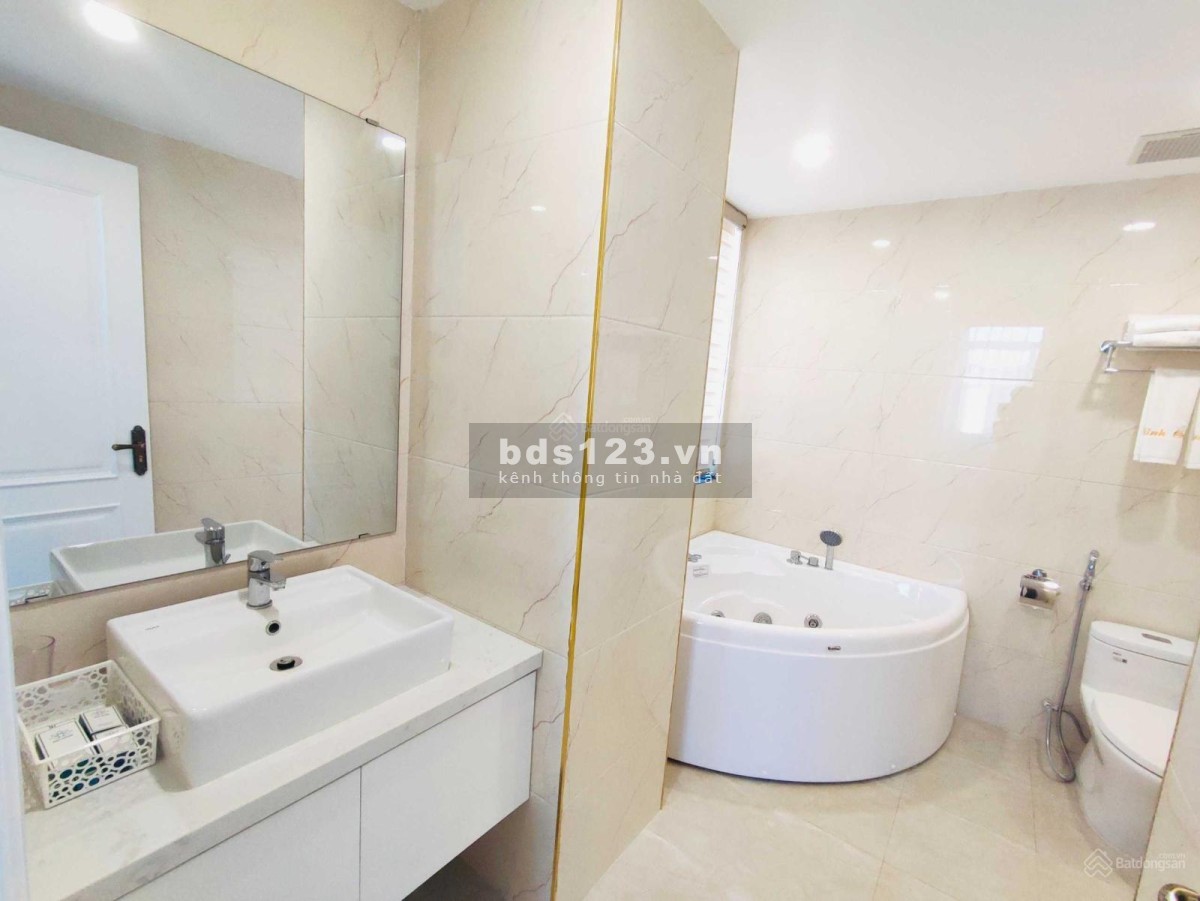 Chính chủ cần chuyển nhượng lại căn BT12 FLC view Vịnh Hạ Long, gần sân golf, liên hệ: 0399 903888
