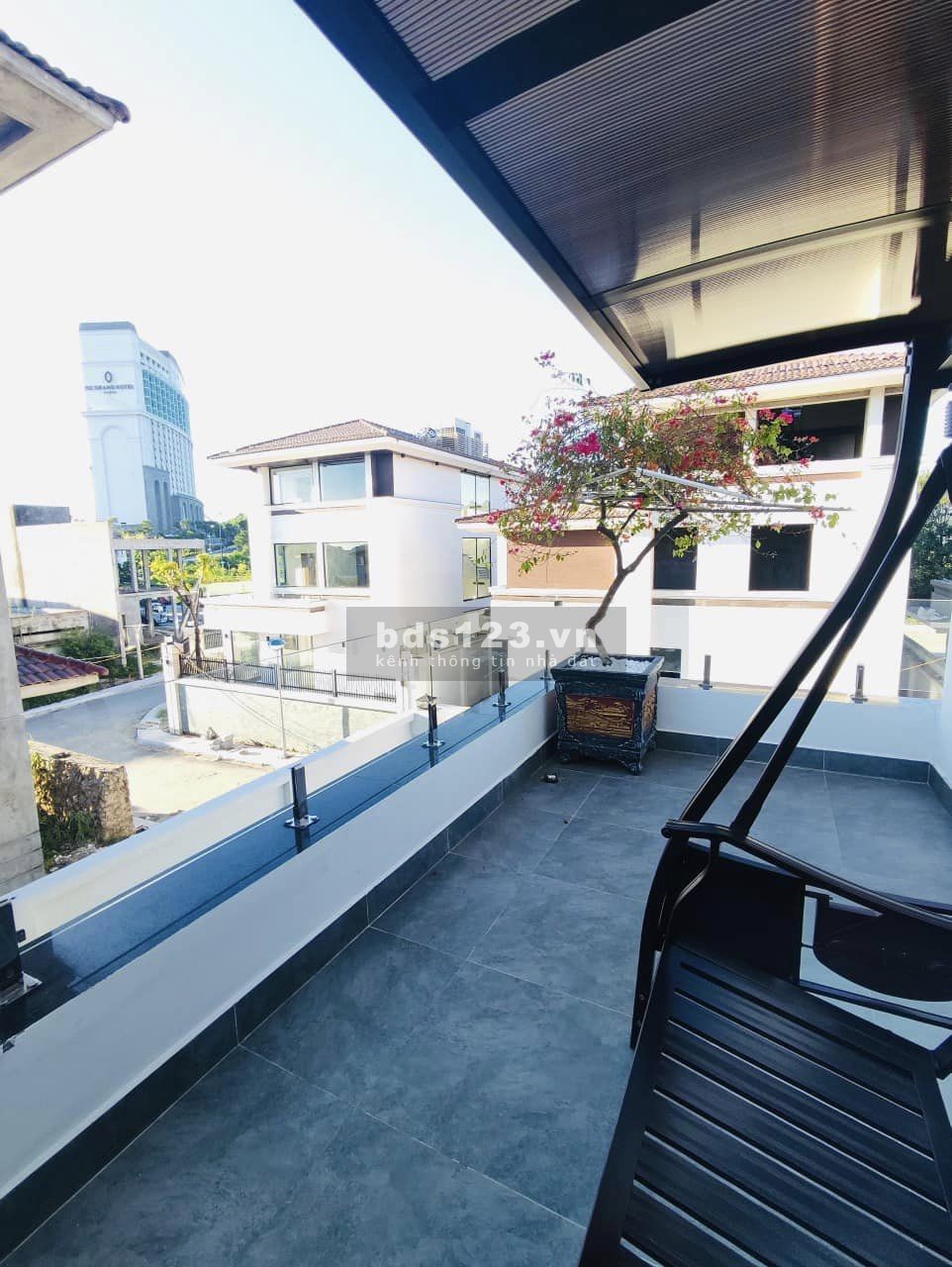 Cho thuê villas FLC Hạ Long 7 ngủ + 1 karaoke + có bể bơi riêng, nằm trong quần thể sân golf 18 lỗ