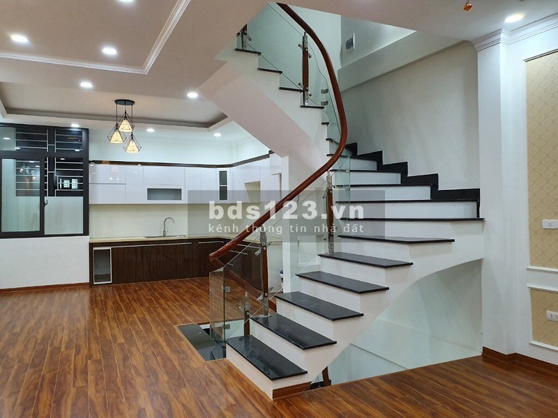 Bán nhà Phú Mỹ, 30 m2 x 5 tầng, ngõ thông ô tô, kinh doanh, giá hơn 6 tỷ