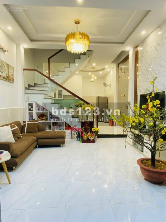 Bán nhà phân lô vip Dịch Vọng Hậu, Cầu Giấy 11tỷ 50m gara oto, yên tĩnh, an ninh dân trí cao.