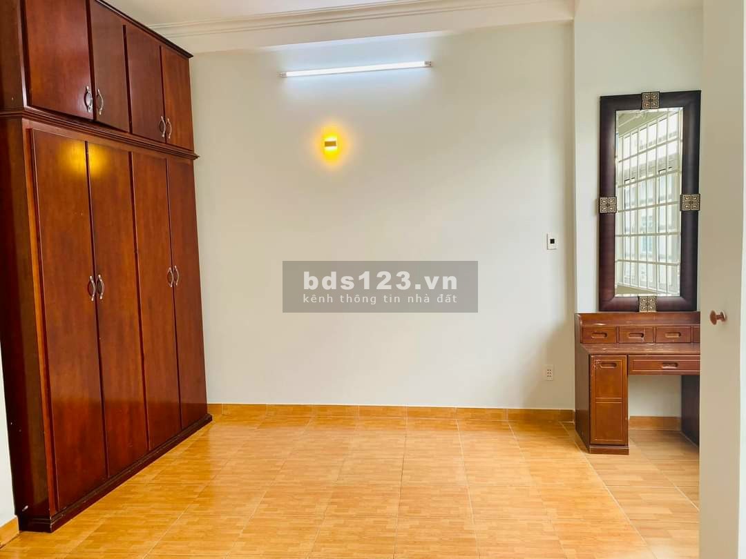 Cần bán nhà đẹp quận 4 - 4 tấm kiên cố -  xe hơi ngủ trong nhà - hẻm rộng như mặt tiền đường