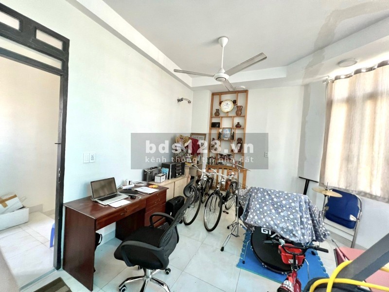 Bán nhà riêng căn góc 2 mặt tiền đường số 9 Linh Tây Thủ Đức giá rẻ