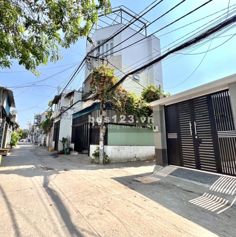 Bán nhà riêng căn góc 2 mặt tiền đường số 9 Linh Tây Thủ Đức giá rẻ