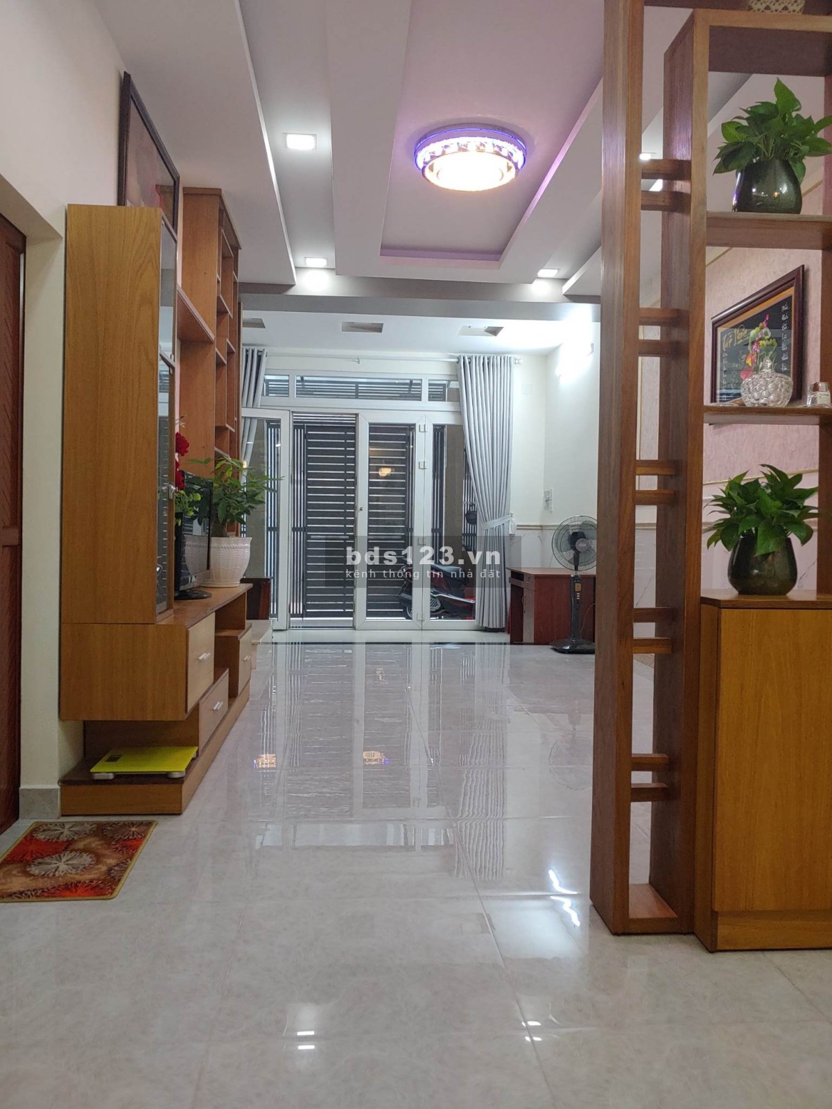 Gấp bán nhà mặt tiền đường Hiệp Bình Chánh, Thủ Đức. DT 60m2, 3PN. Giá chỉ 5 tỷ nhỉnh