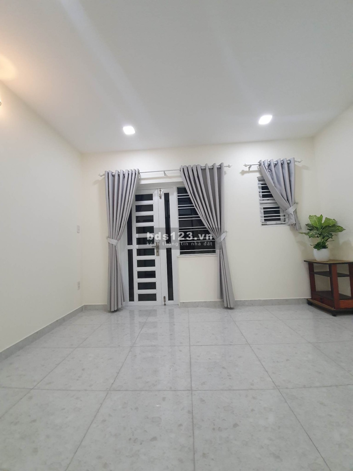 Gấp bán nhà mặt tiền đường Hiệp Bình Chánh, Thủ Đức. DT 60m2, 3PN. Giá chỉ 5 tỷ nhỉnh