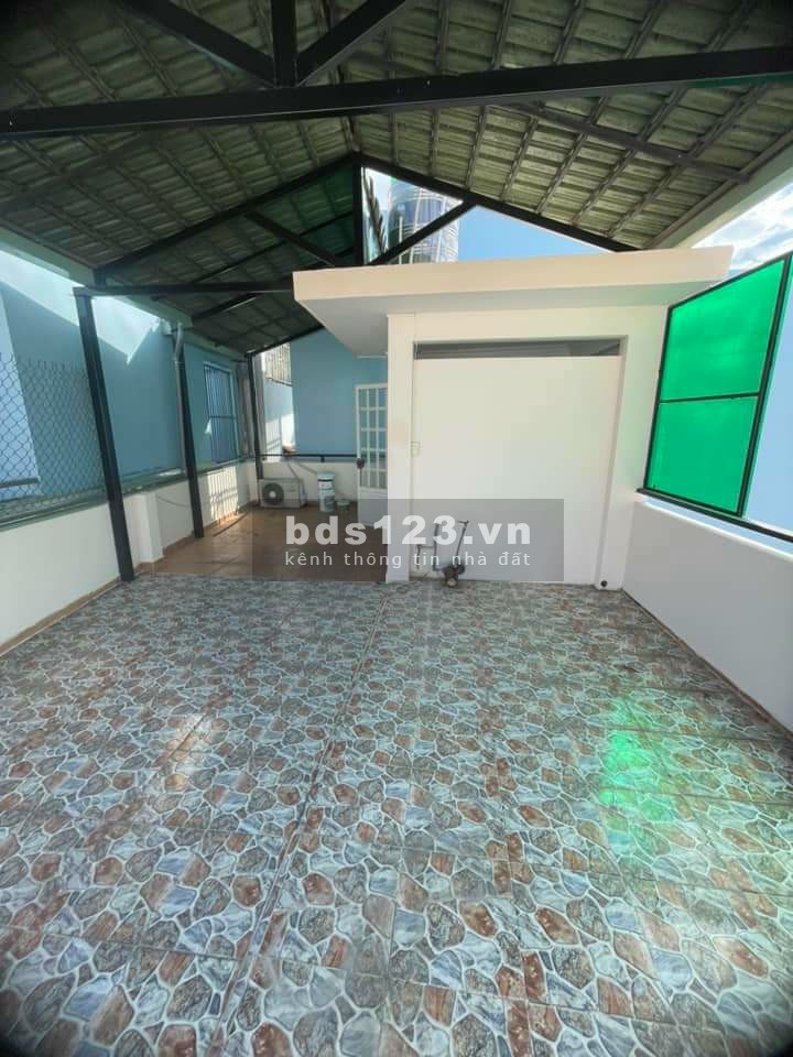 Cần bán nhà đẹp quận 4 - 4 tấm kiên cố -  xe hơi ngủ trong nhà - hẻm rộng như mặt tiền đường