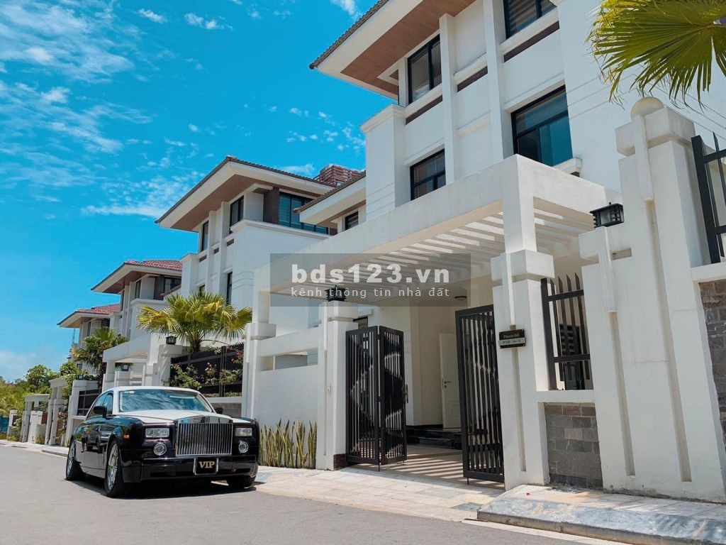 Cho thuê villas FLC Hạ Long 7 ngủ + 1 karaoke + có bể bơi riêng, nằm trong quần thể sân golf 18 lỗ