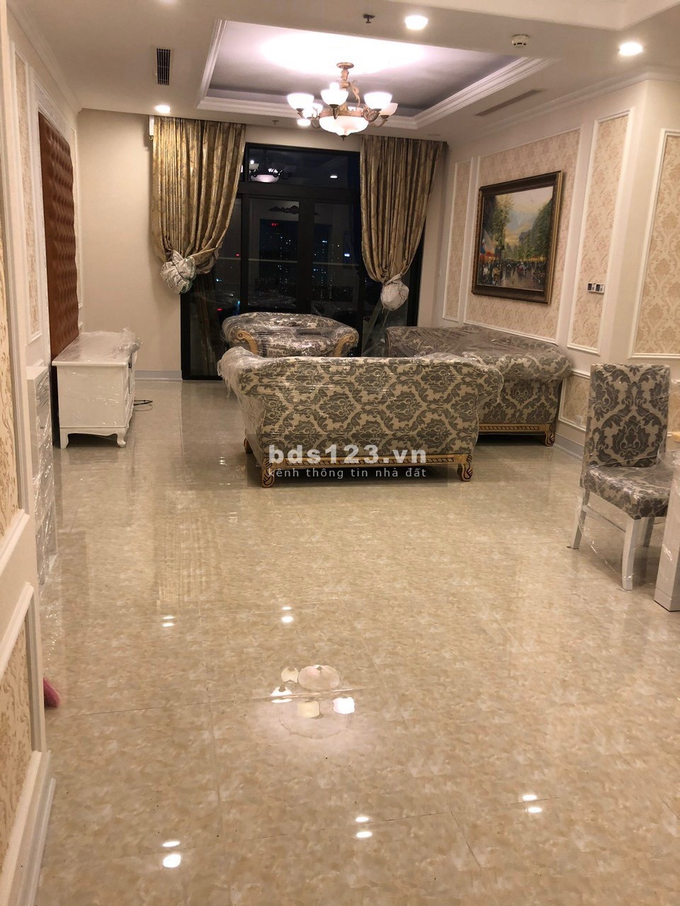 Cho thuê căn hộ 3 ngủ, 103M2 tòa R6 ( Đủ đồ)