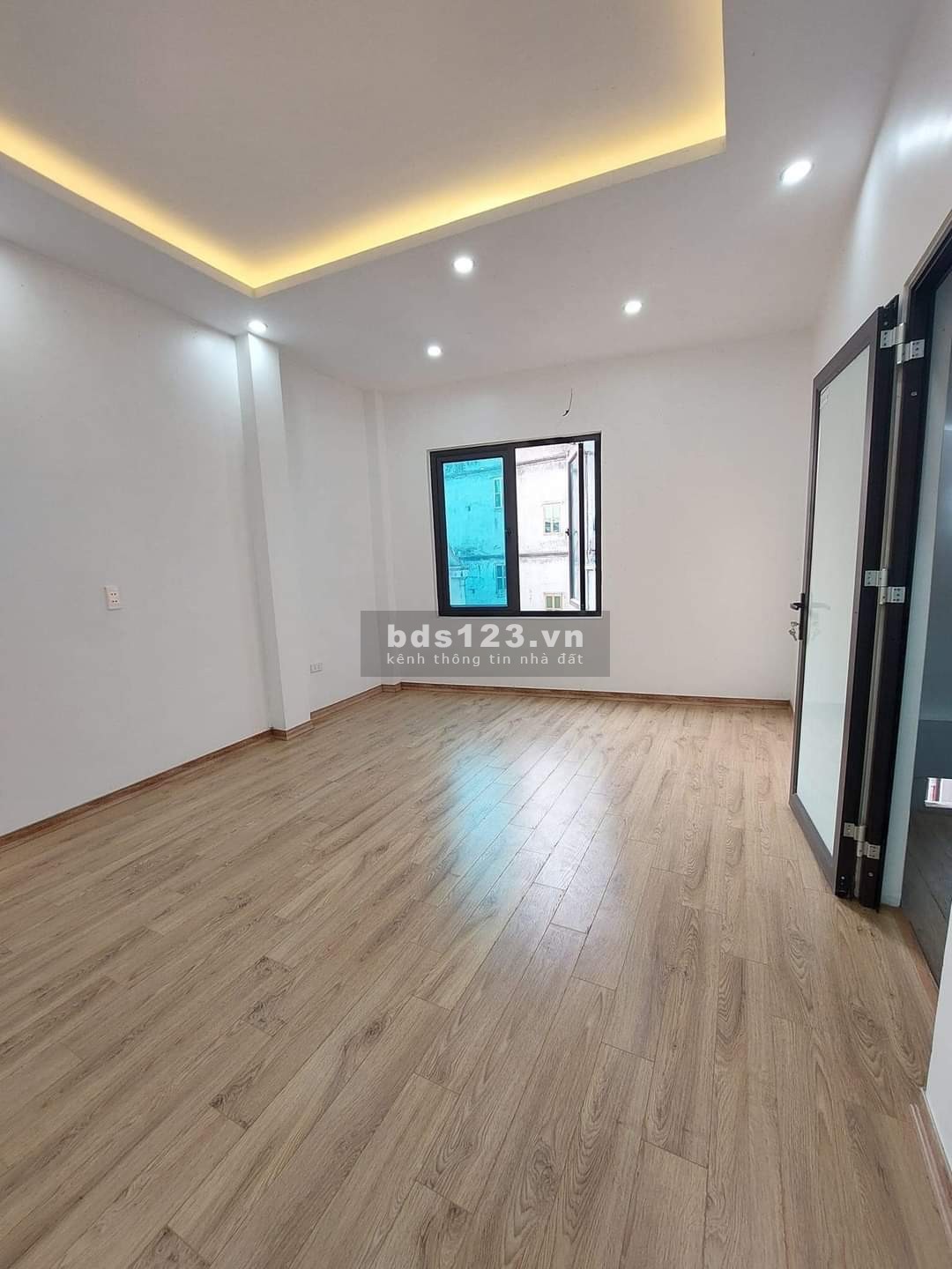 Bán nhà Nguyễn Văn Cừ, Long Biên-ngõ thông ô tô đỗ cổng, diện tích 72.5m², Mặt Tiền 5.2M, Giá 6.15tỷ