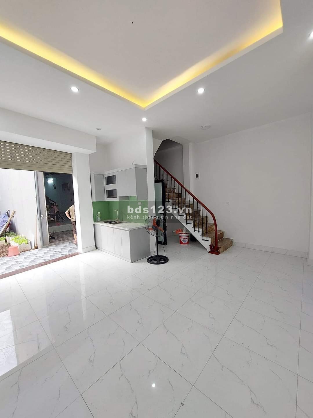 Bán nhà Nguyễn Văn Cừ, Long Biên-ngõ thông ô tô đỗ cổng, diện tích 72.5m², Mặt Tiền 5.2M, Giá 6.15tỷ