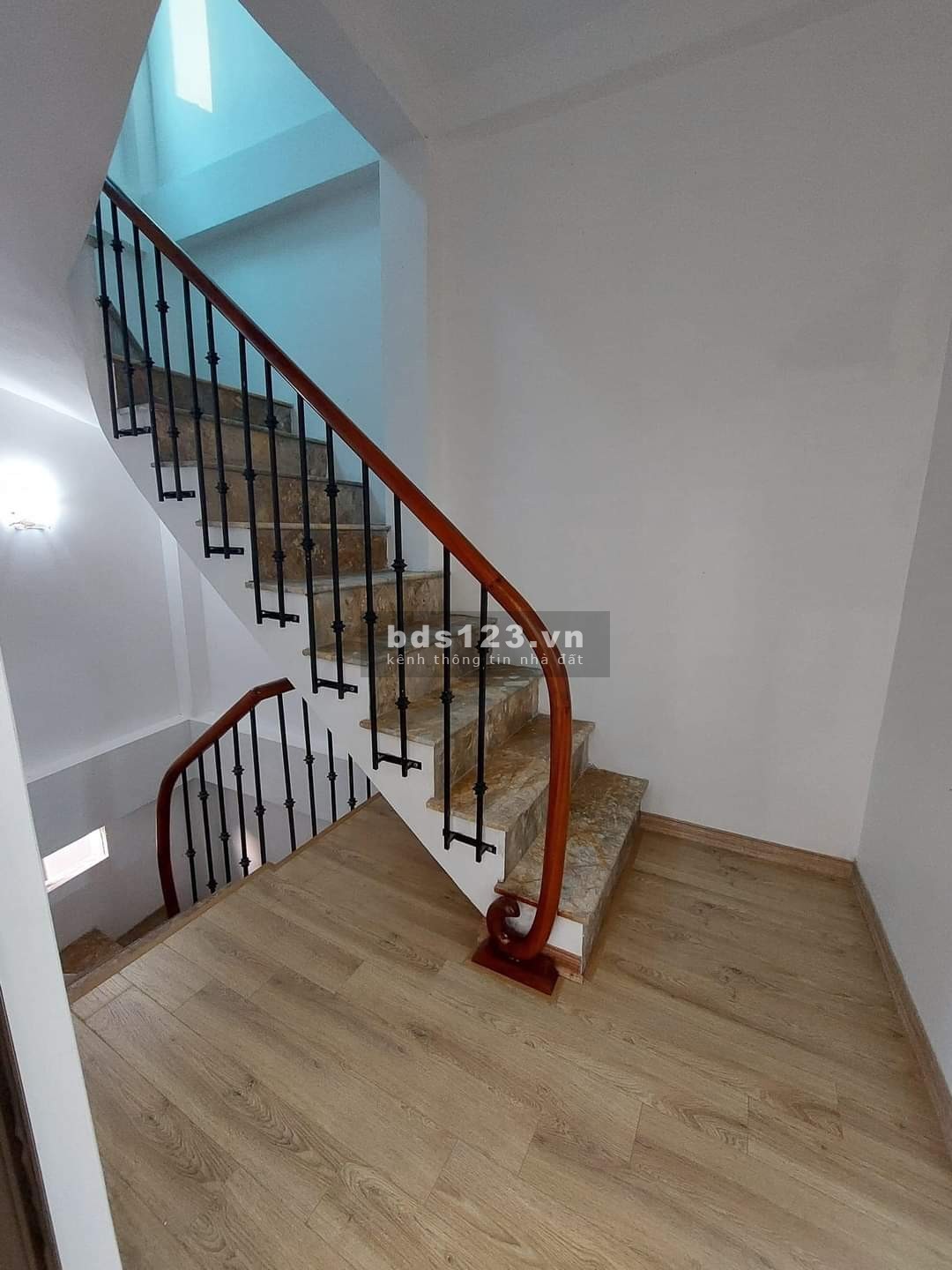 Bán nhà Nguyễn Văn Cừ, Long Biên-ngõ thông ô tô đỗ cổng, diện tích 72.5m², Mặt Tiền 5.2M, Giá 6.15tỷ