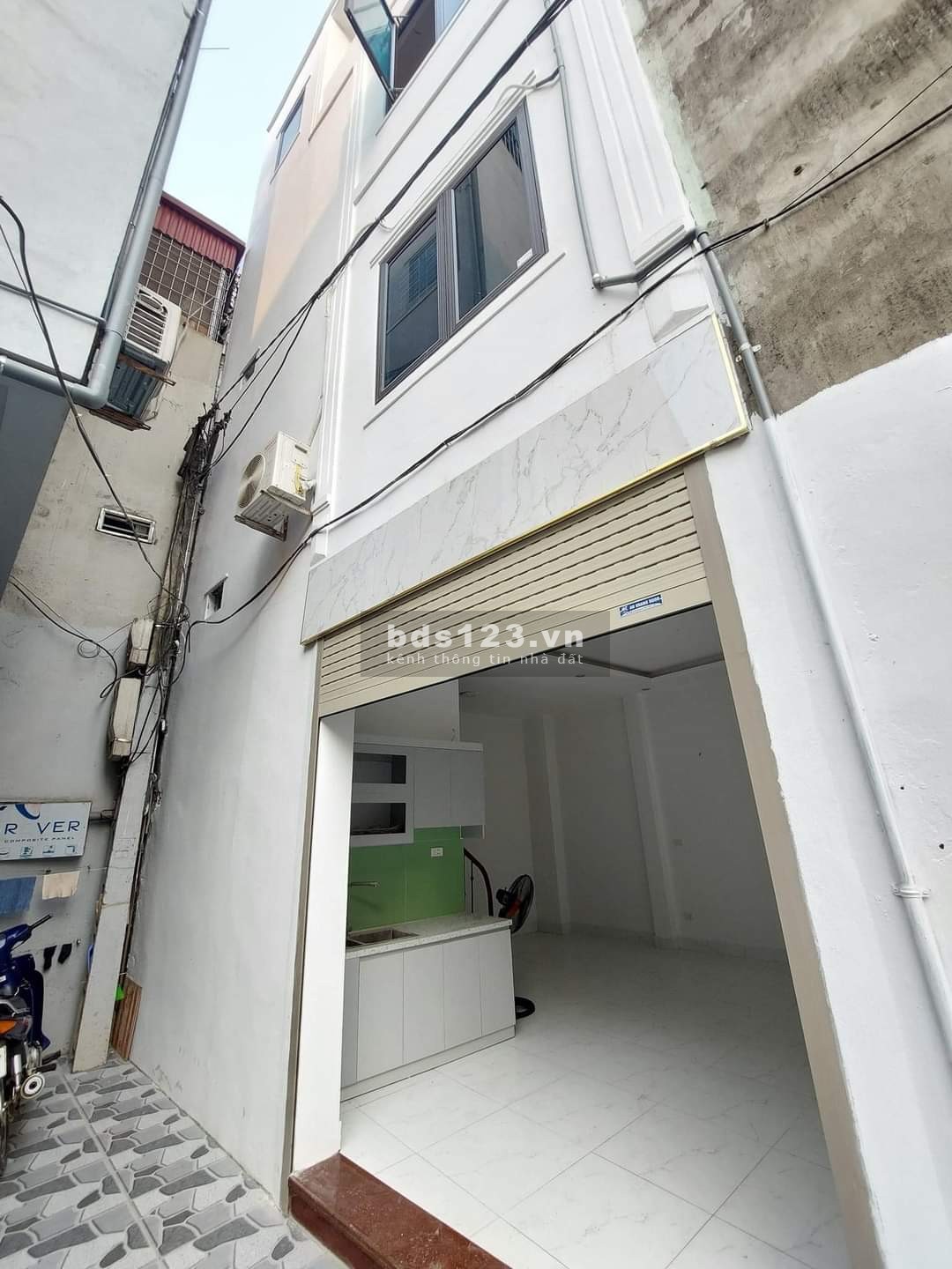 Bán nhà Nguyễn Văn Cừ, Long Biên-ngõ thông ô tô đỗ cổng, diện tích 72.5m², Mặt Tiền 5.2M, Giá 6.15tỷ