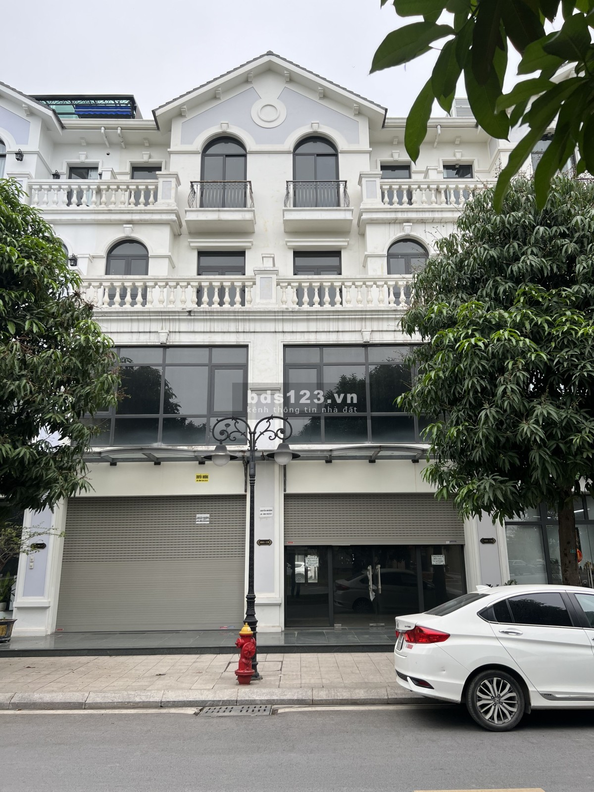 Bán cặp shophouse sổ lâu dài 196m2 xây 120m2/sàn giá chỉ 29.8 tỷ Vin Gia Lâm (0985941715)